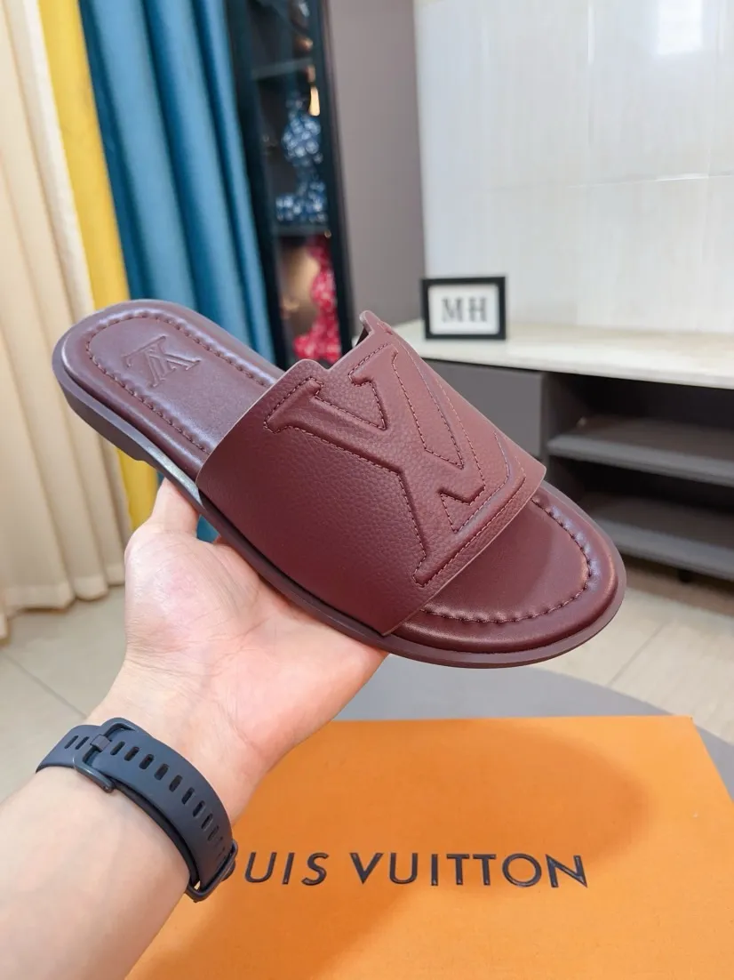 Men's shoes 💰300🌸🌸LV Ordinary men's spring and summer slippers, uppers imported from Italy, cowhide fabric, logo graphics, high-quality craftsmanship, soles: original soles specially provided by the original factory, exclusive movable molded soles super comfortable, original factory single goods, 🔍🔍high quality, you can enter and exit the counter at will, welcome to compare, size 38-45